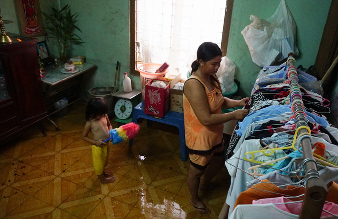 Cuộc sống trong cảnh ngập nước của những người bám trụ ở Thủ Thiêm